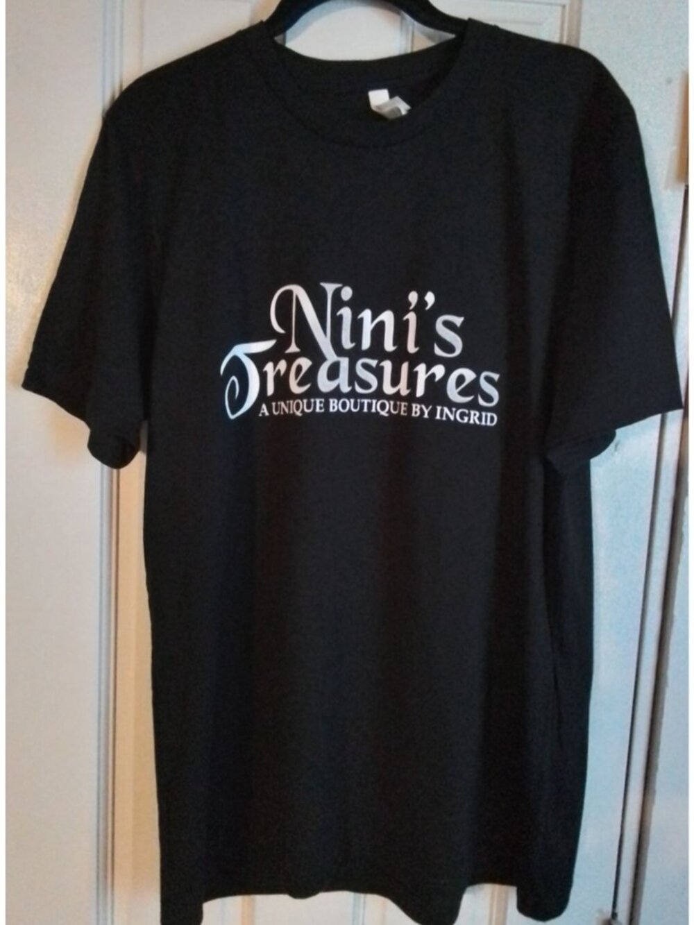 Ninis Treasures Black Graphic T-Shirt Large 100% Cotton Canvas Soft USA Assemble